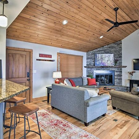 Cabin With Hot Tub And Mountain Views Less Than 5 Mi To Boone Блоуинг Рок Екстериор снимка