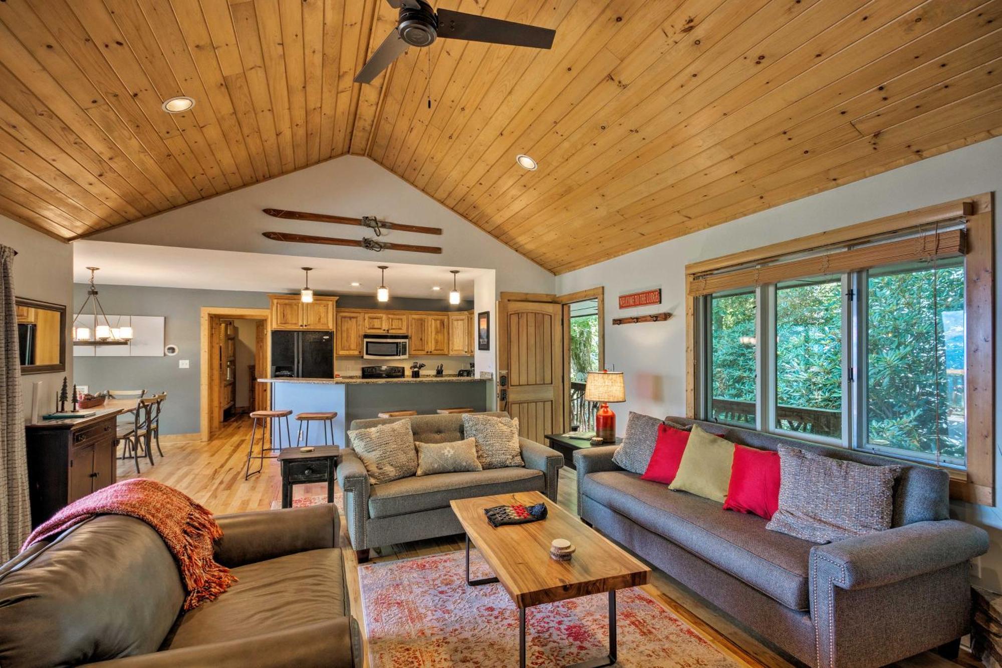 Cabin With Hot Tub And Mountain Views Less Than 5 Mi To Boone Блоуинг Рок Екстериор снимка